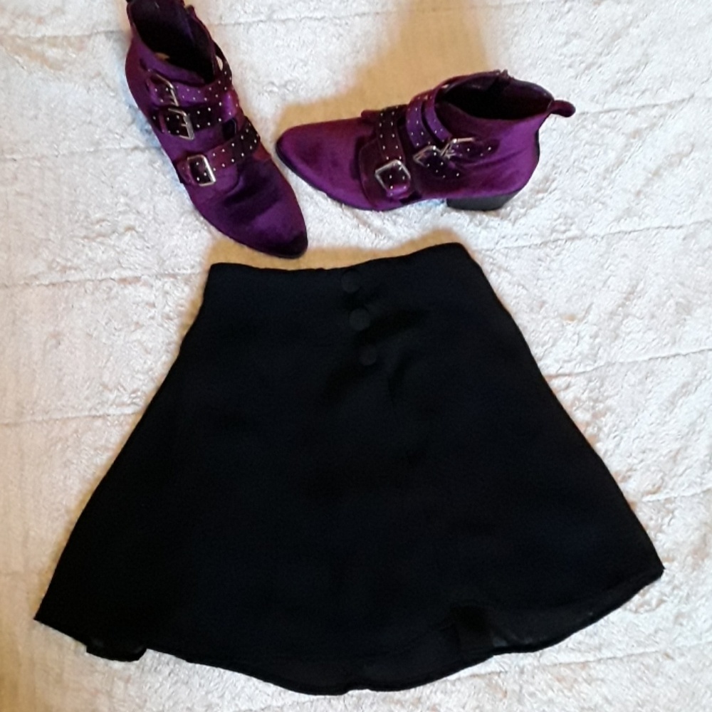 Vintage black flowy skort!